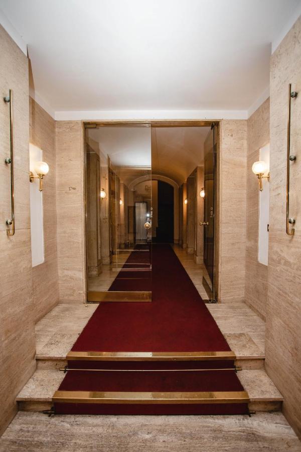 Delfini Trevi House Guest house *